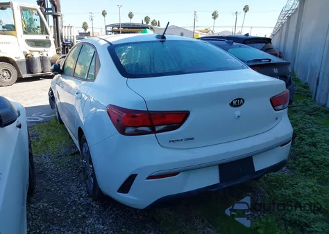 2021 Kia Rio S из США, поврежденный, VIN 3KPA24AD9ME374174